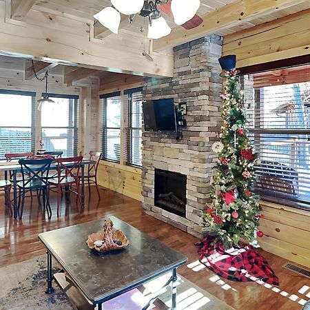 Woodland Escape Villa Pigeon Forge Exterior photo