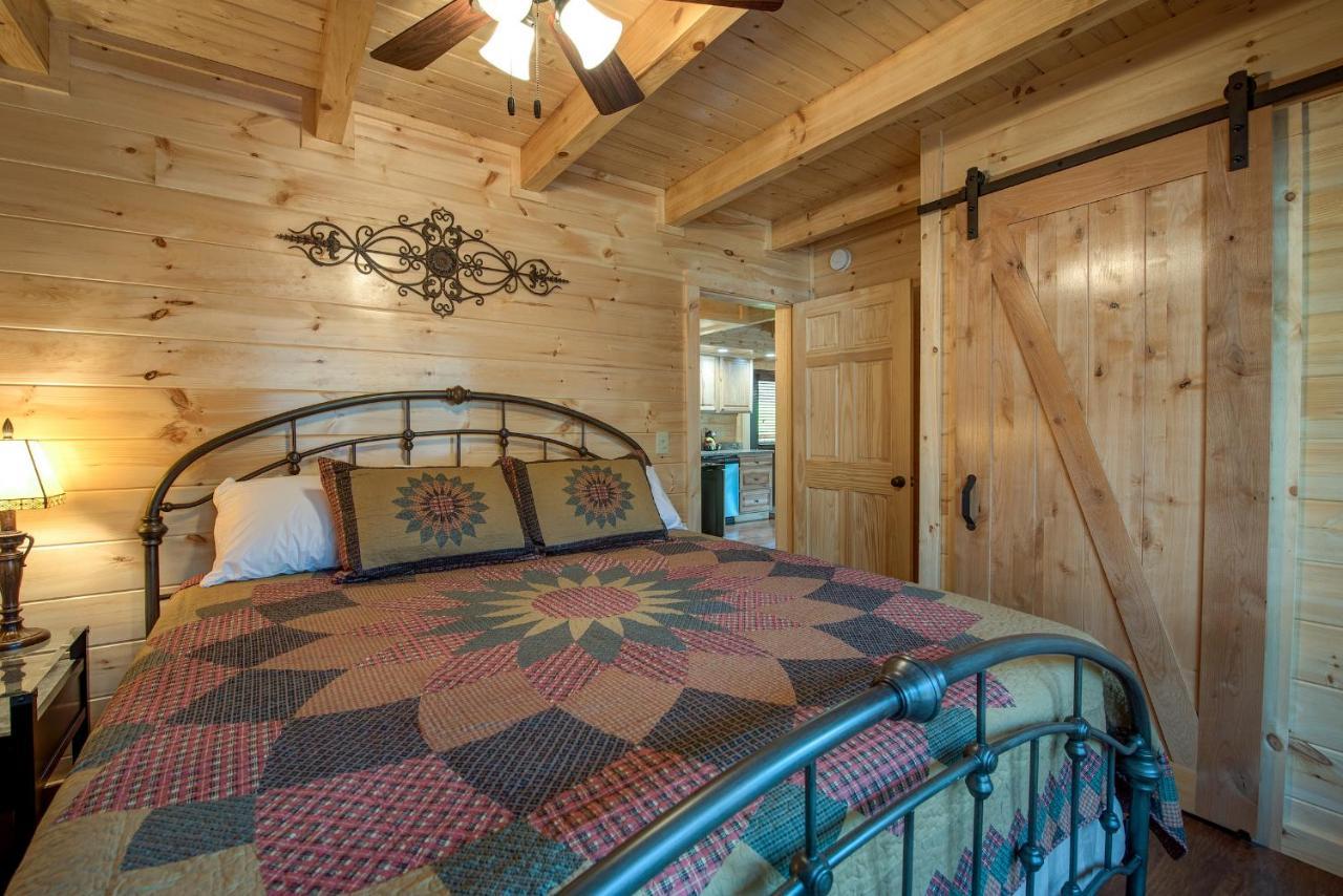 Woodland Escape Villa Pigeon Forge Exterior photo