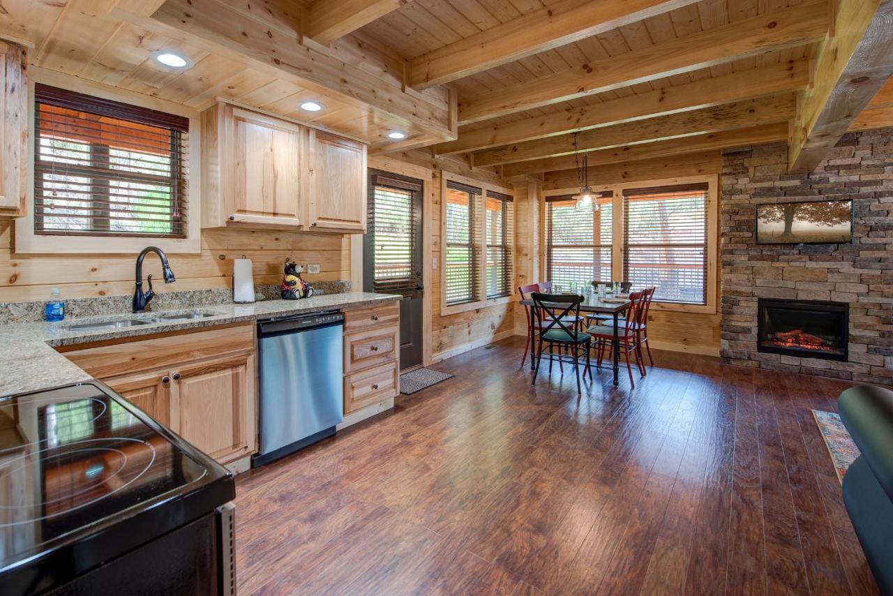 Woodland Escape Villa Pigeon Forge Exterior photo