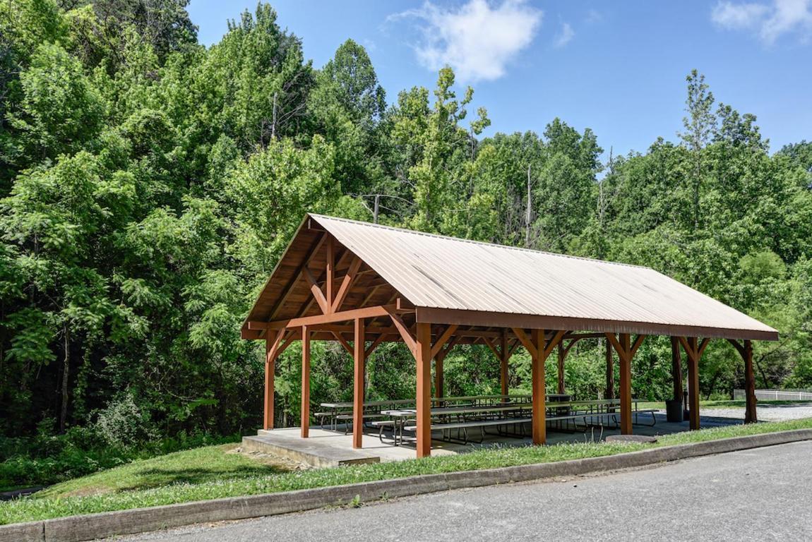 Woodland Escape Villa Pigeon Forge Exterior photo